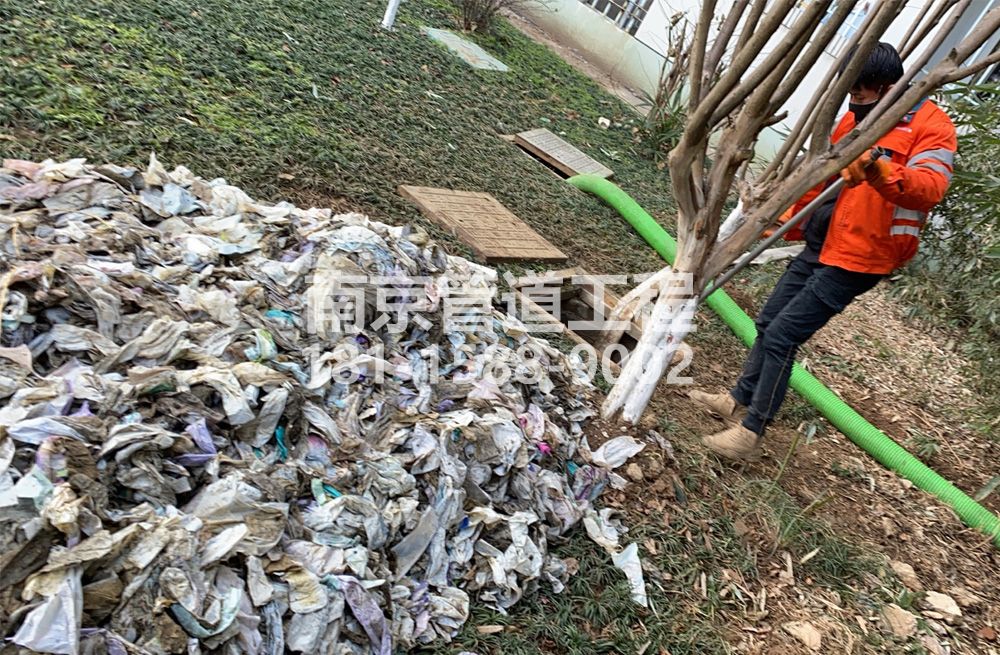 315尧石二村化粪池垃圾清理